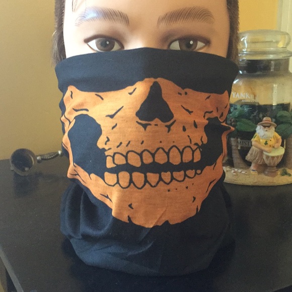 16 ways to Wear a Face Mask - Picture 1 of 4